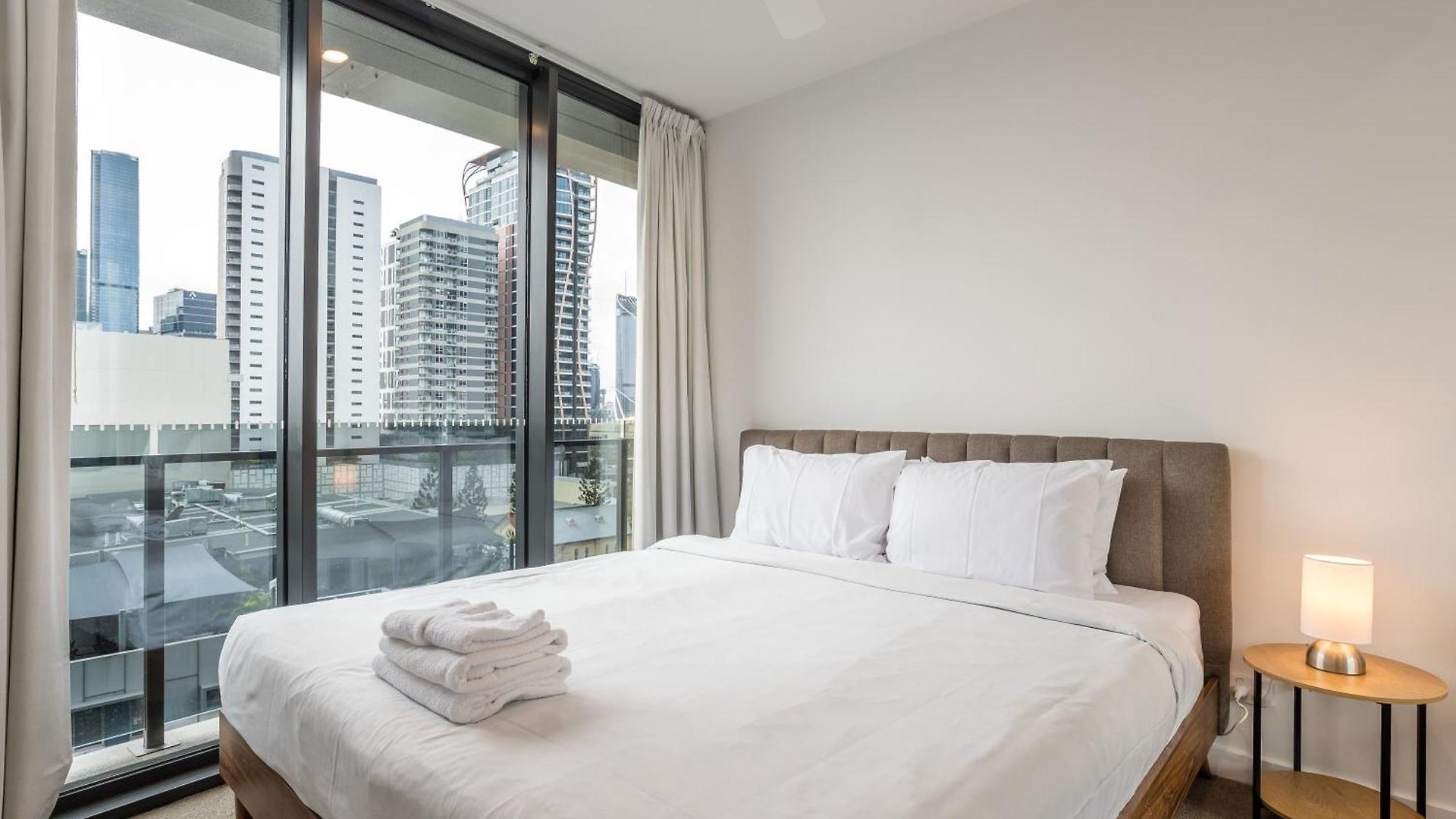 Modern South Bank 2br Walk To Goma And Cbd Apartment *