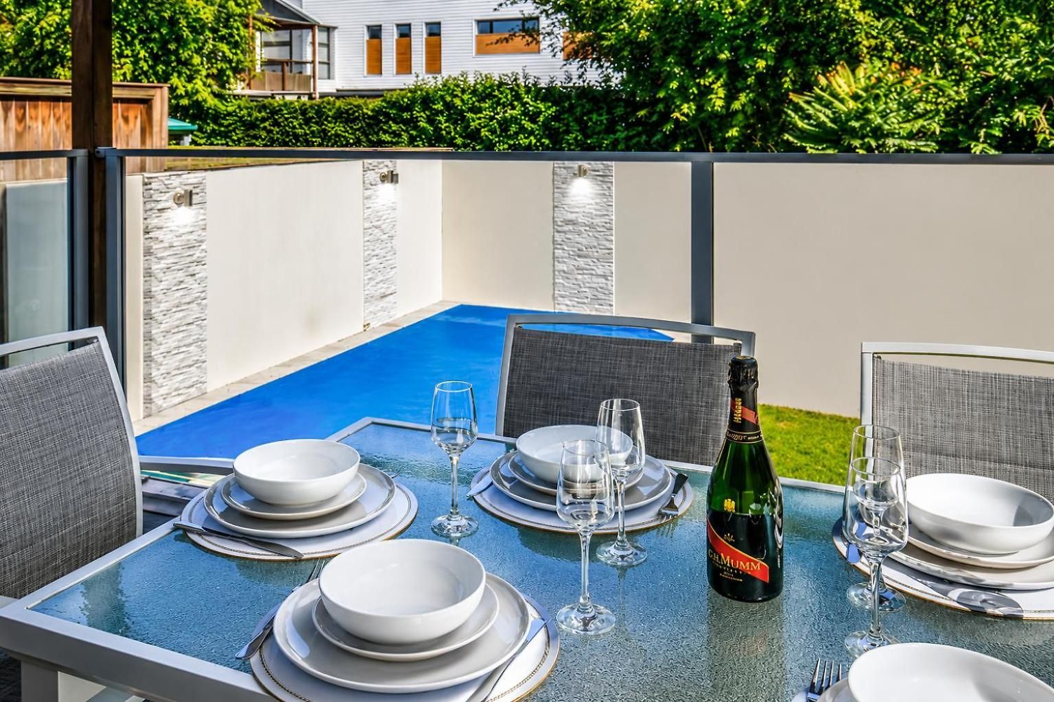 New And Pool Holiday home Brisbane