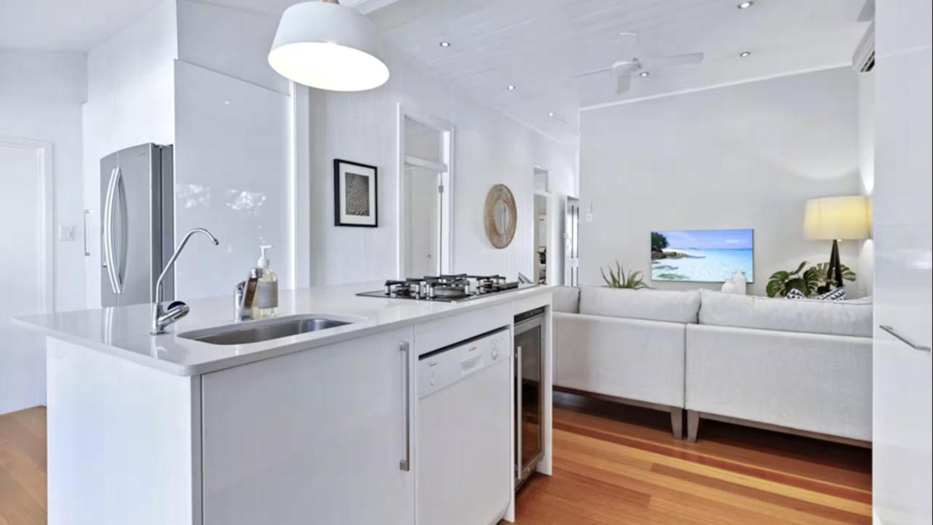 New And Pool Holiday home