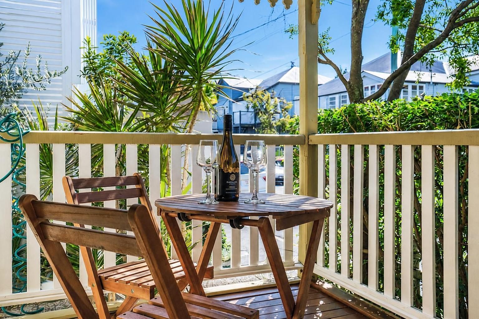 Holiday home New And Pool
