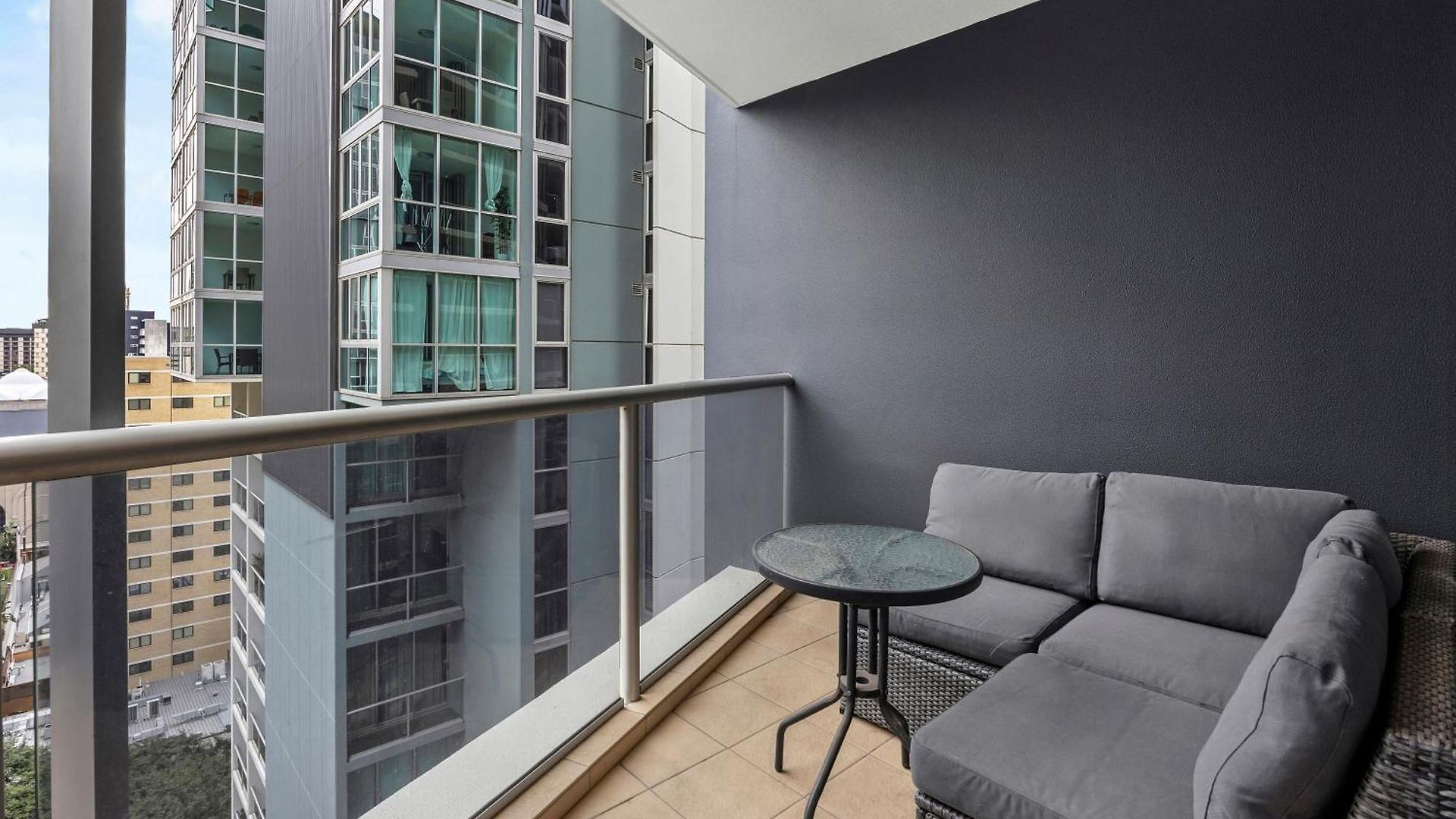 Apartment 2br With Pool, Gym, Sauna & Wifi