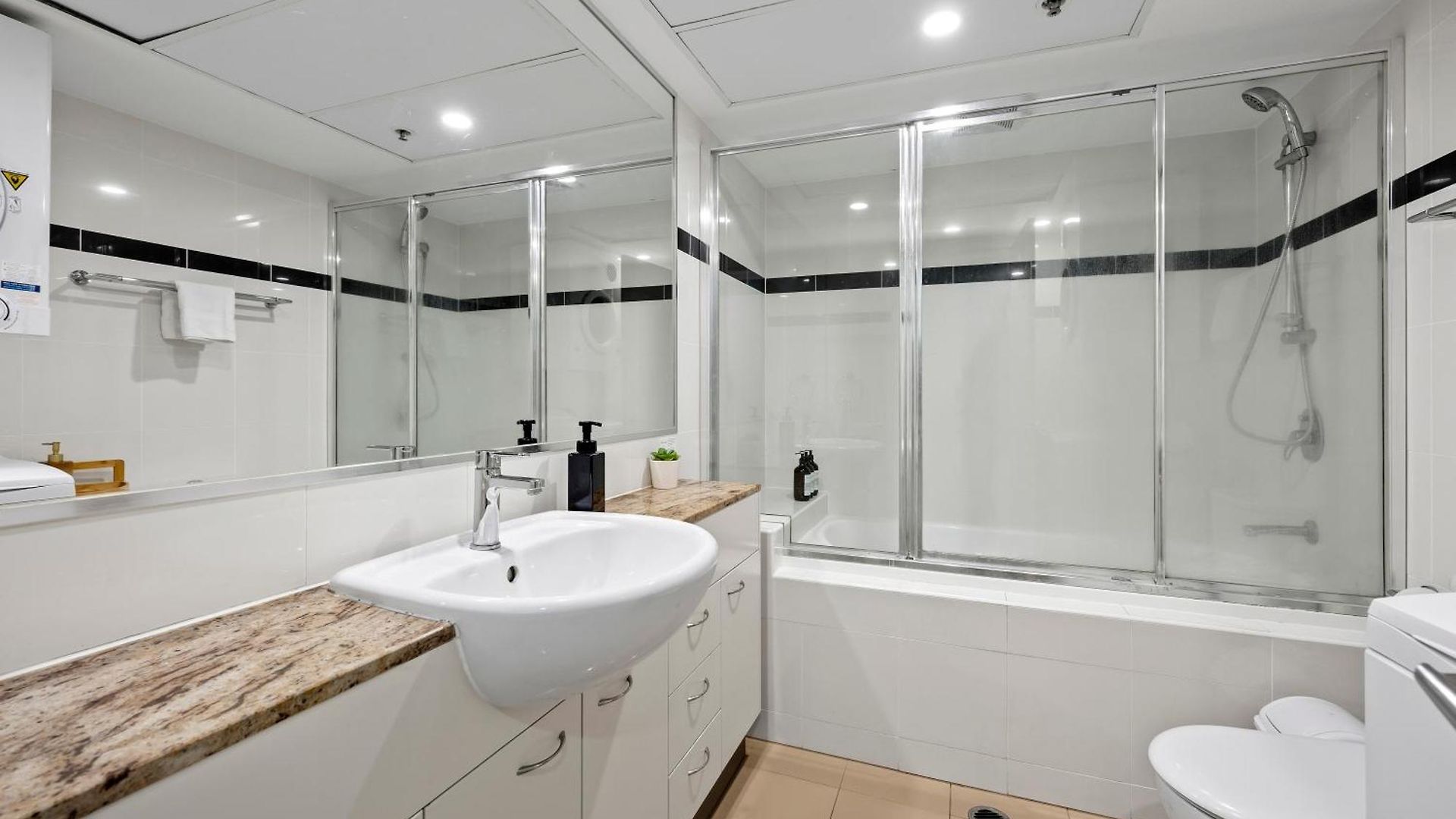 2br With Pool, Gym, Sauna & Wifi Brisbane