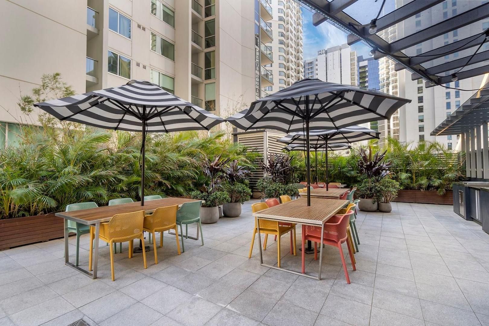 2br With Pool, Gym, Sauna & Wifi *