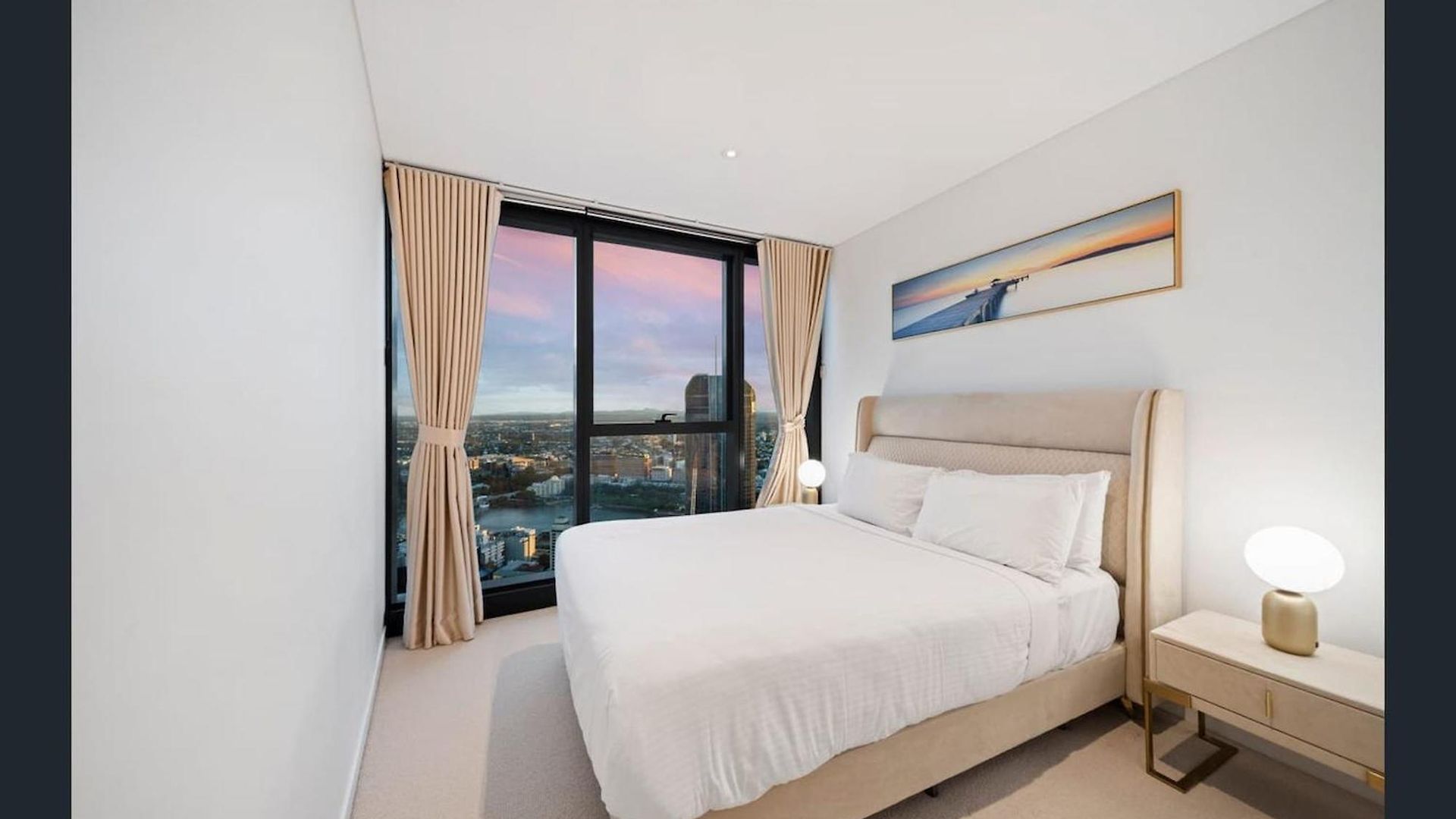 Brisbane's Highest Rated 3 Bedroom Luxury Above The 61st Floor- Incredible Views In Skytower, Brisbane's Tallest Building -complimentary Wifi, Drinks, Snacks & Streaming Access Brisbane