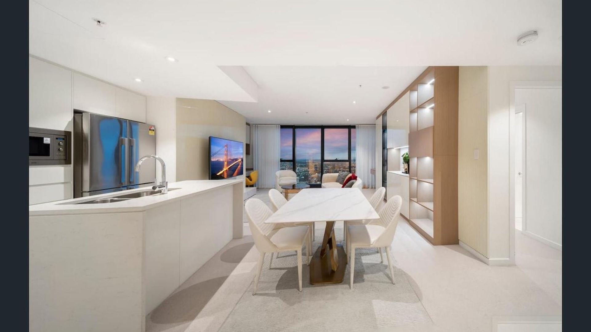 Brisbane's Highest Rated 3 Bedroom Luxury Above The 61st Floor- Incredible Views In Skytower, Brisbane's Tallest Building -complimentary Wifi, Drinks, Snacks & Streaming Access *