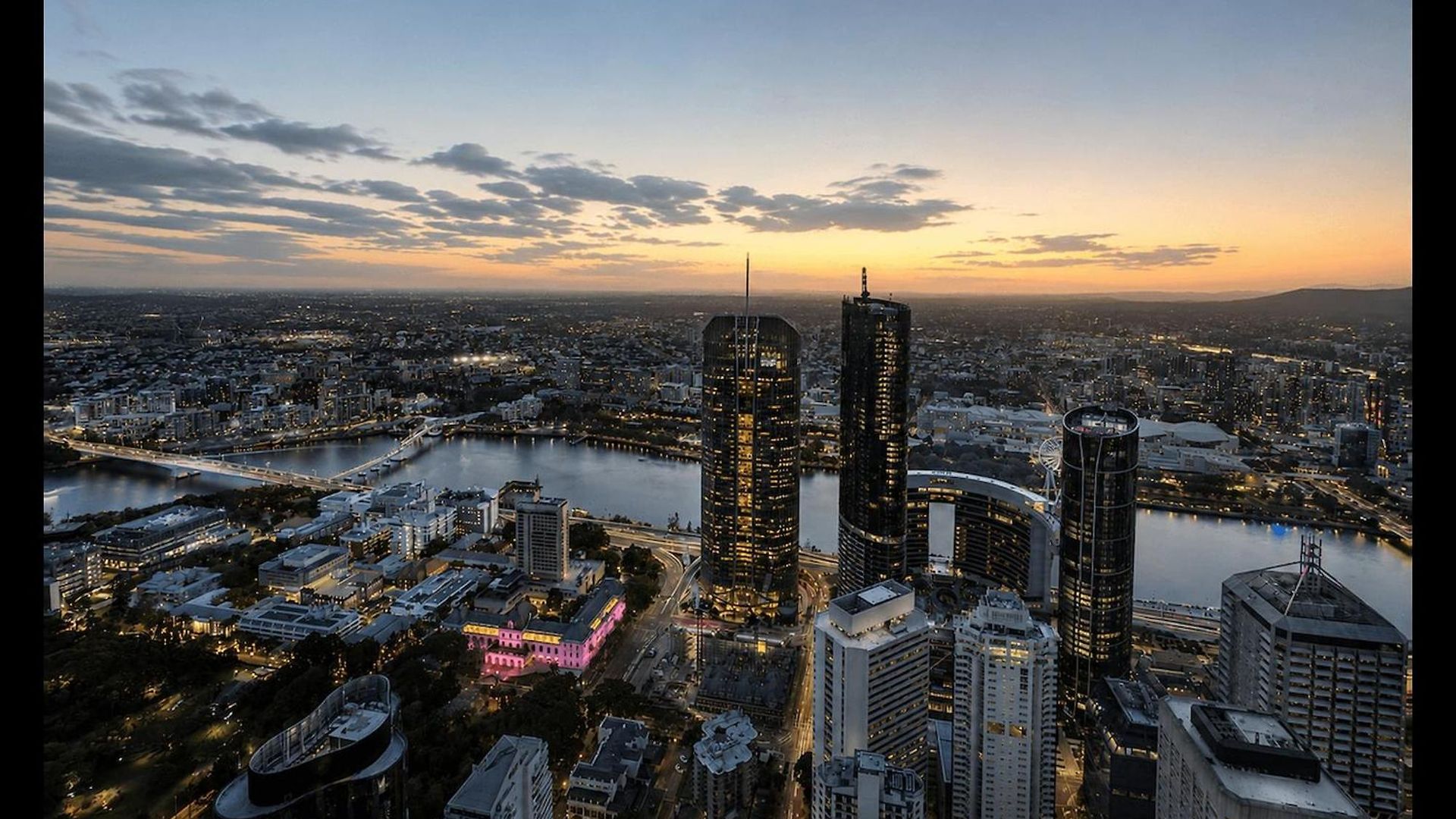 Brisbane's Highest Rated 3 Bedroom Luxury Above The 61st Floor- Incredible Views In Skytower, Brisbane's Tallest Building -complimentary Wifi, Drinks, Snacks & Streaming Access * Brisbane