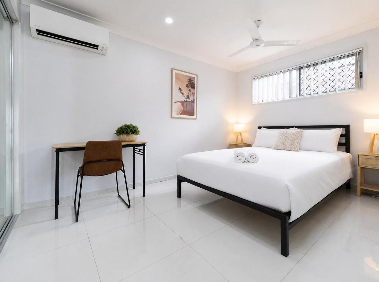 Smart Self Check-in - Freney Park Apartment