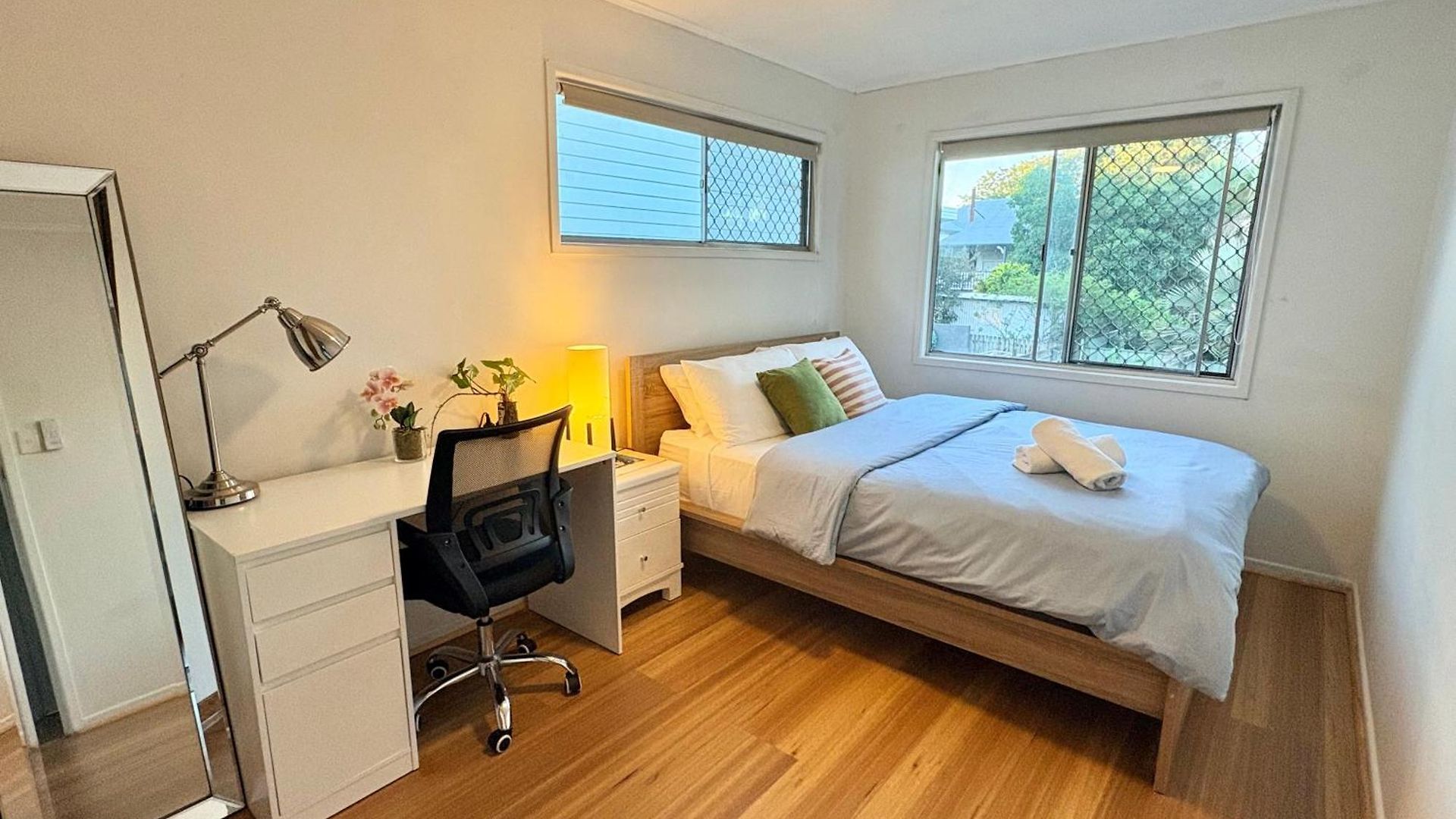 Welcome To Your Leafy Retreat In Graceville 3*