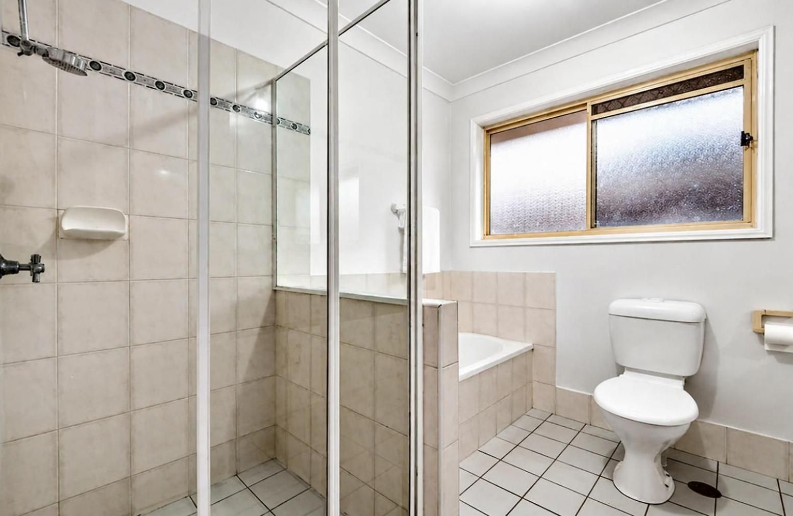 Holiday home Spacious 3br W Parking In Sunnybank - Relax & Unwind