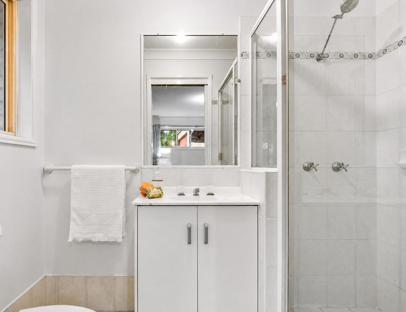 Holiday home Spacious 3br W Parking In Sunnybank - Relax & Unwind