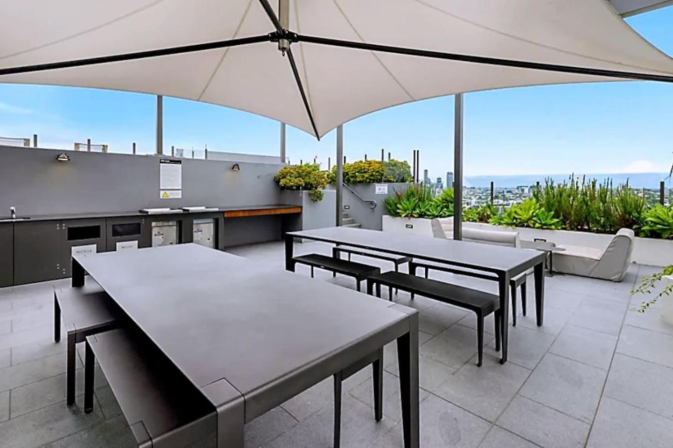 Amazing Views 2bd 2ba Homey Toowong Abode Pool M29