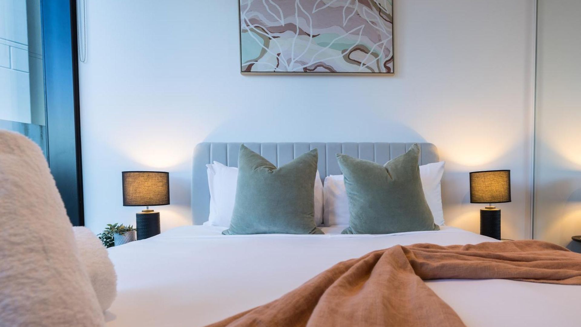 Apartment Heart Of Brisbane - Skytower Cbd Getaway - Level 40 Pool & Gym - Walk Everywhere *