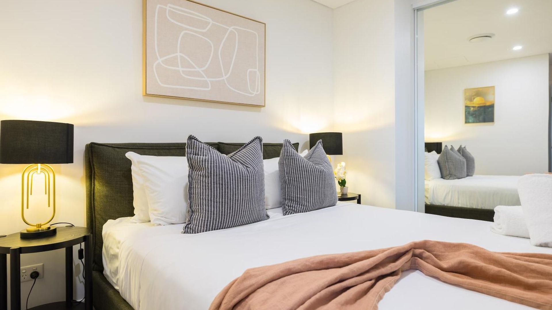 Heart Of Brisbane - Skytower Cbd Getaway - Level 40 Pool & Gym - Walk Everywhere Apartment Brisbane