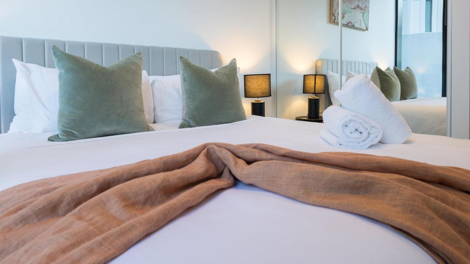 Apartment Heart Of Brisbane - Skytower Cbd Getaway - Level 40 Pool & Gym - Walk Everywhere