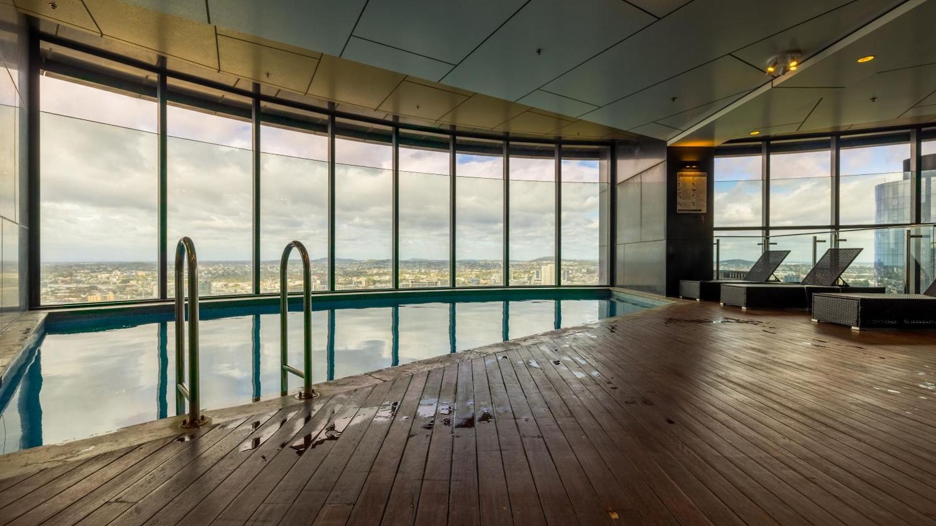 Heart Of Brisbane - Skytower Cbd Getaway - Level 40 Pool & Gym - Walk Everywhere