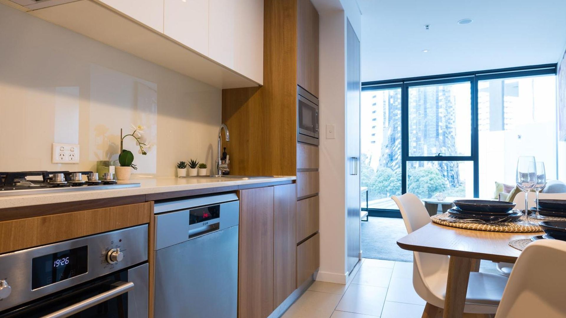 Heart Of Brisbane - Skytower Cbd Getaway - Level 40 Pool & Gym - Walk Everywhere