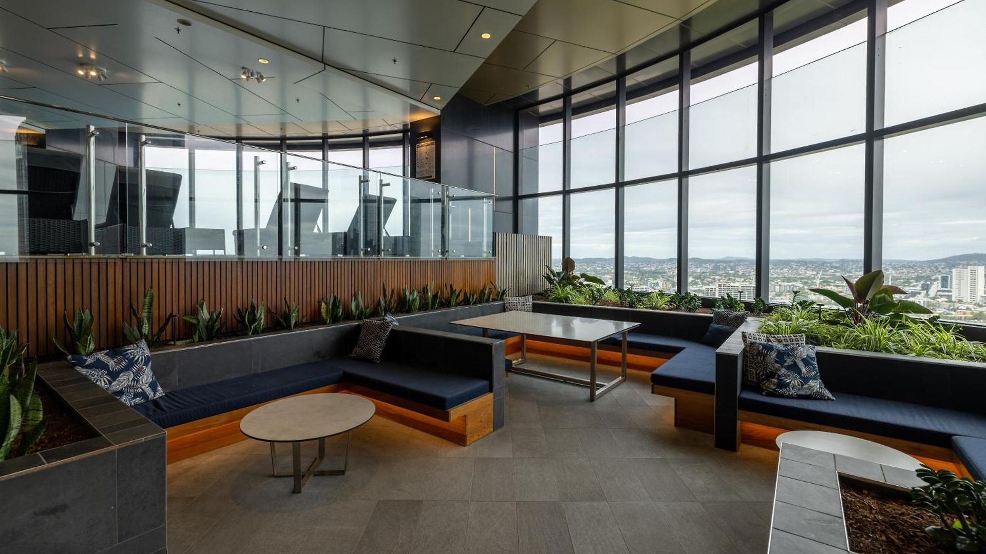 Heart Of Brisbane - Skytower Cbd Getaway - Level 40 Pool & Gym - Walk Everywhere Brisbane