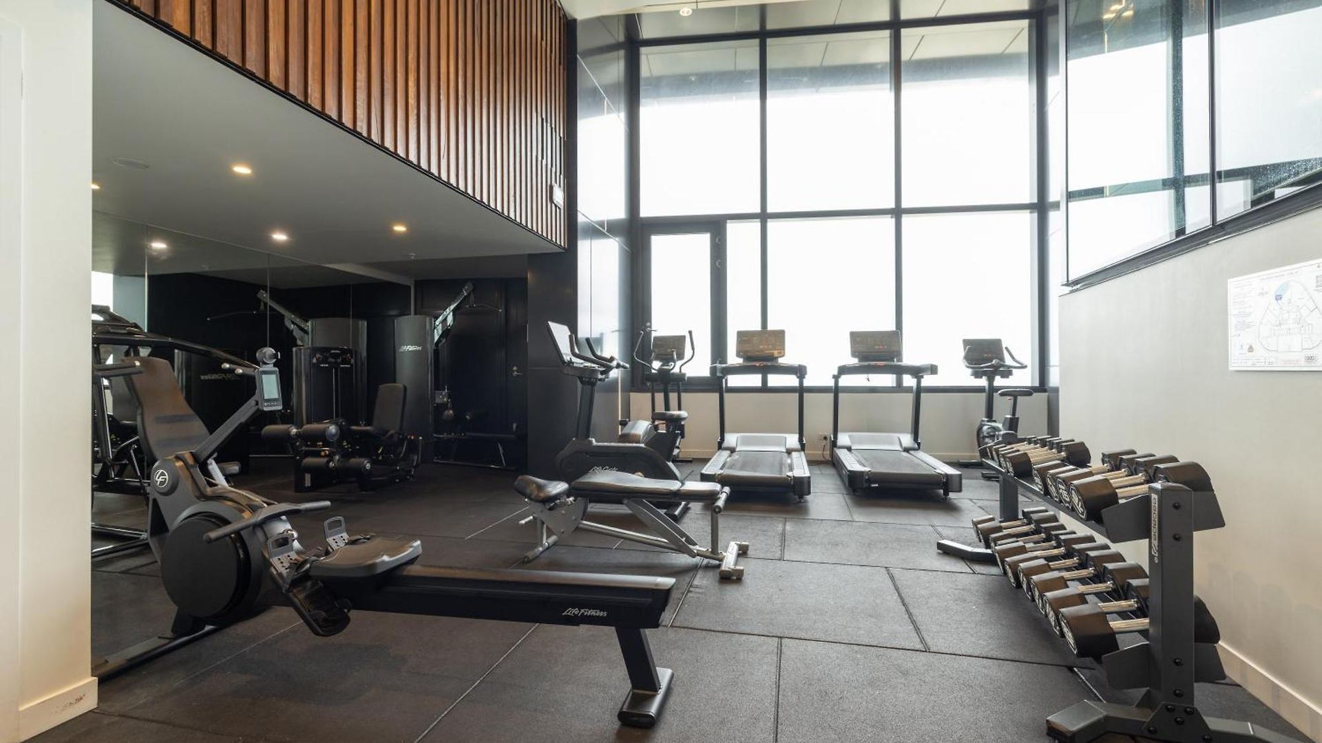 Heart Of Brisbane - Skytower Cbd Getaway - Level 40 Pool & Gym - Walk Everywhere Apartment *