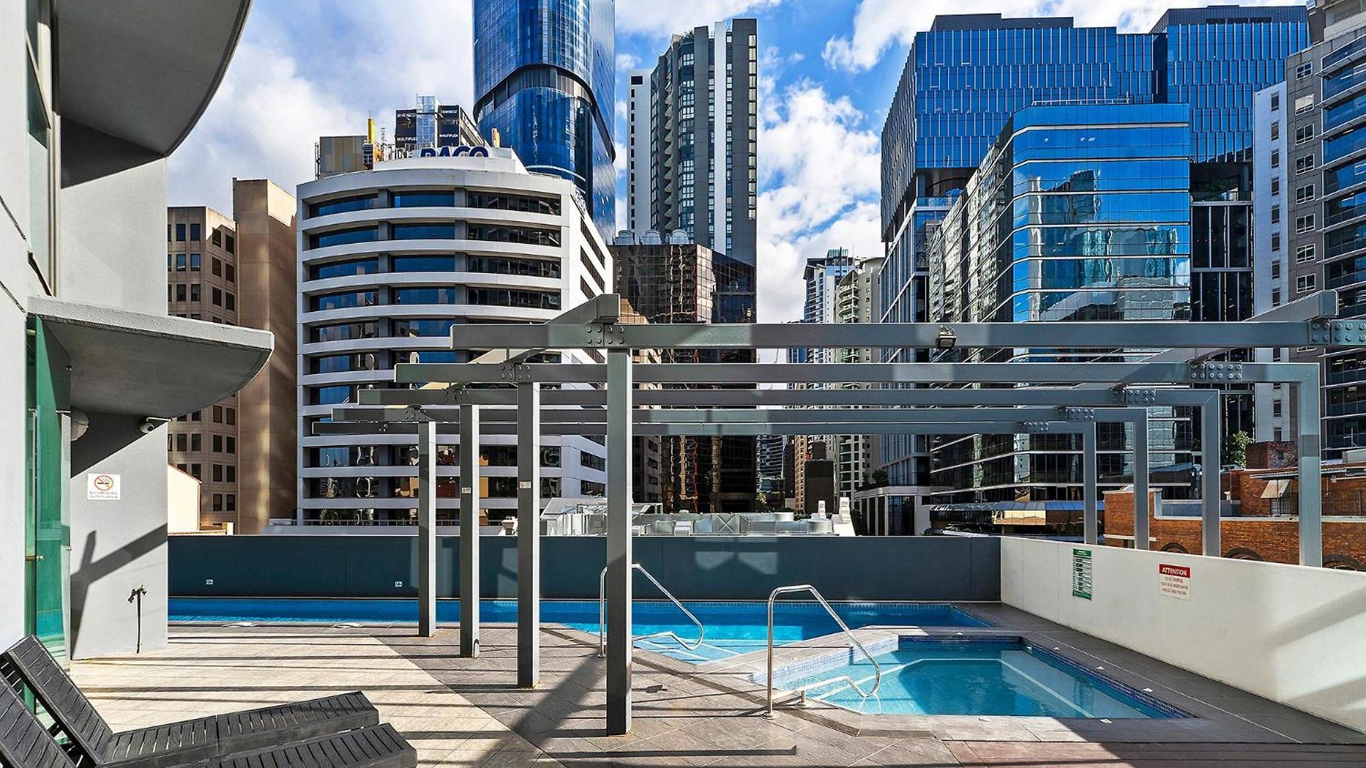 Apartment Bridge Views - Sleeps 8 - Cbd - Pool, Gym & Parking Brisbane