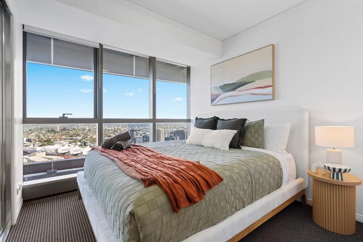Ryeva With Free Parking, Pool, Sauna, Gym & River Views