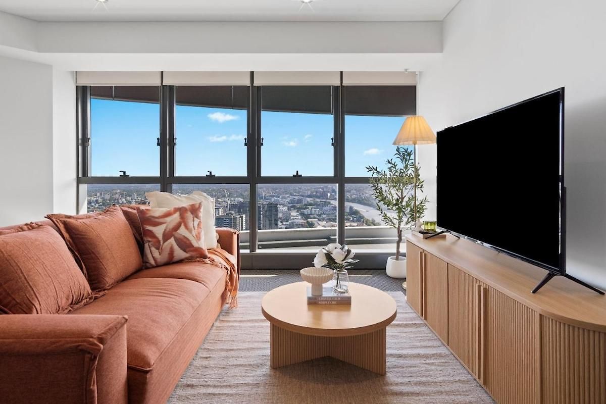 Ryeva With Free Parking, Pool, Sauna, Gym & River Views Apartment *
