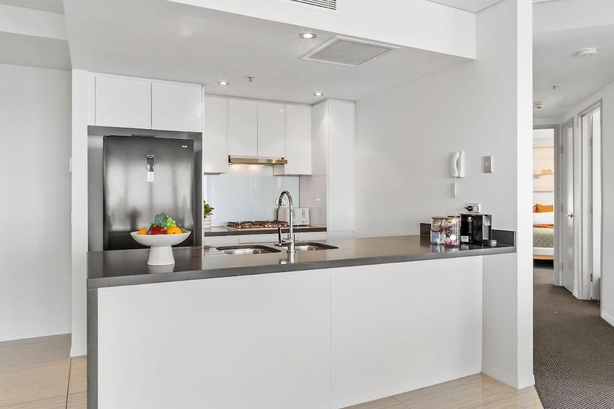 Ryeva With Free Parking, Pool, Sauna, Gym & River Views *