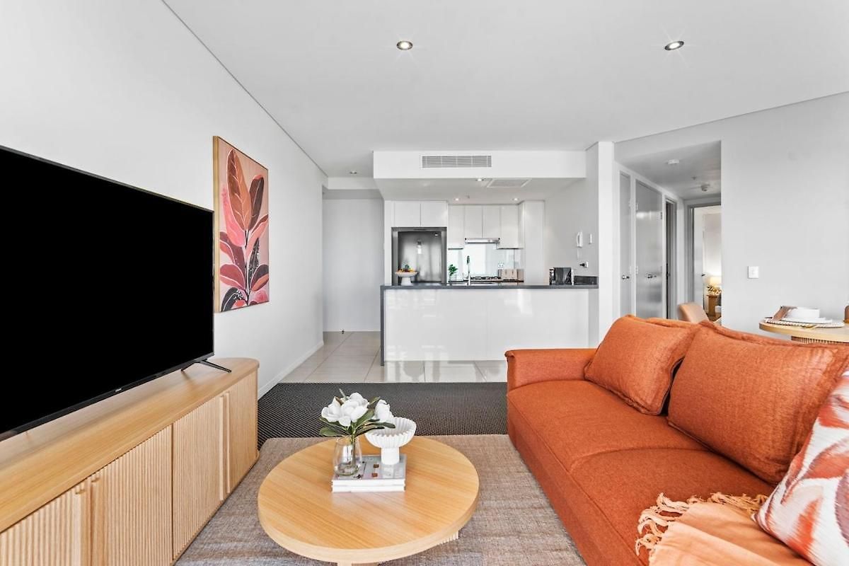 Ryeva With Free Parking, Pool, Sauna, Gym & River Views Apartment *