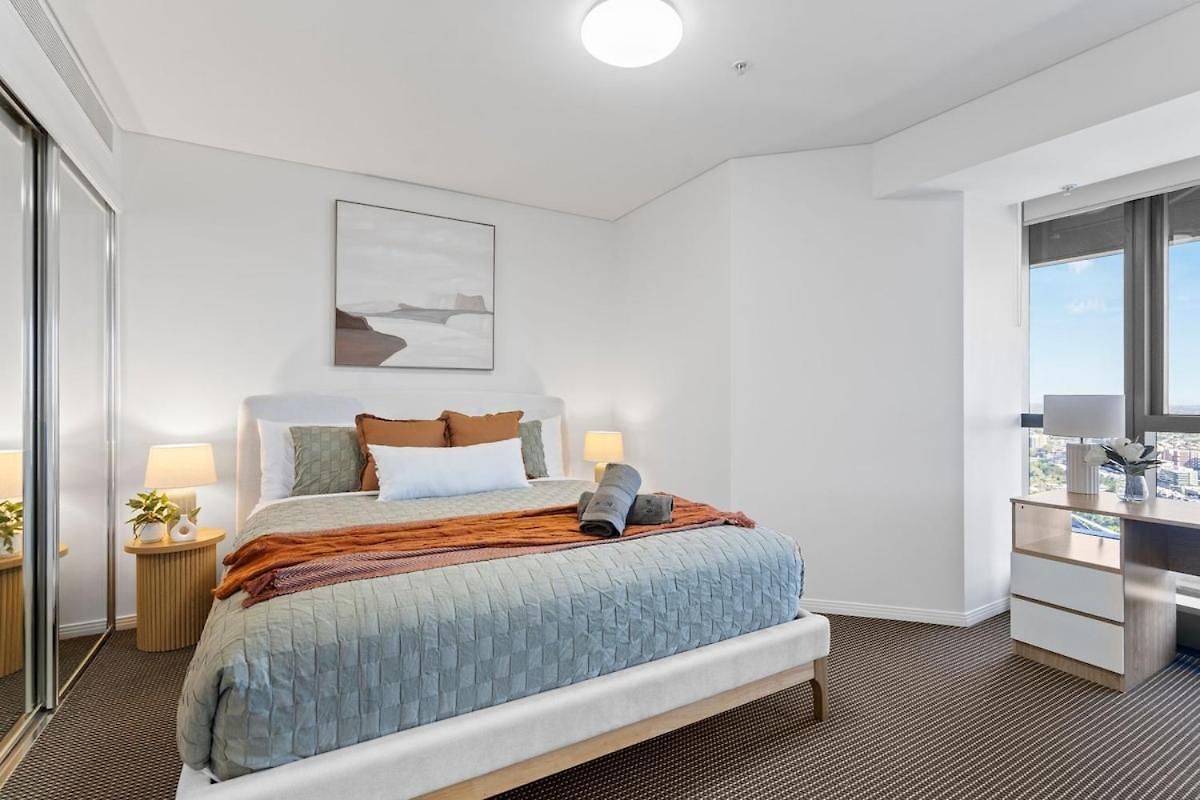 Ryeva With Free Parking, Pool, Sauna, Gym & River Views Apartment *