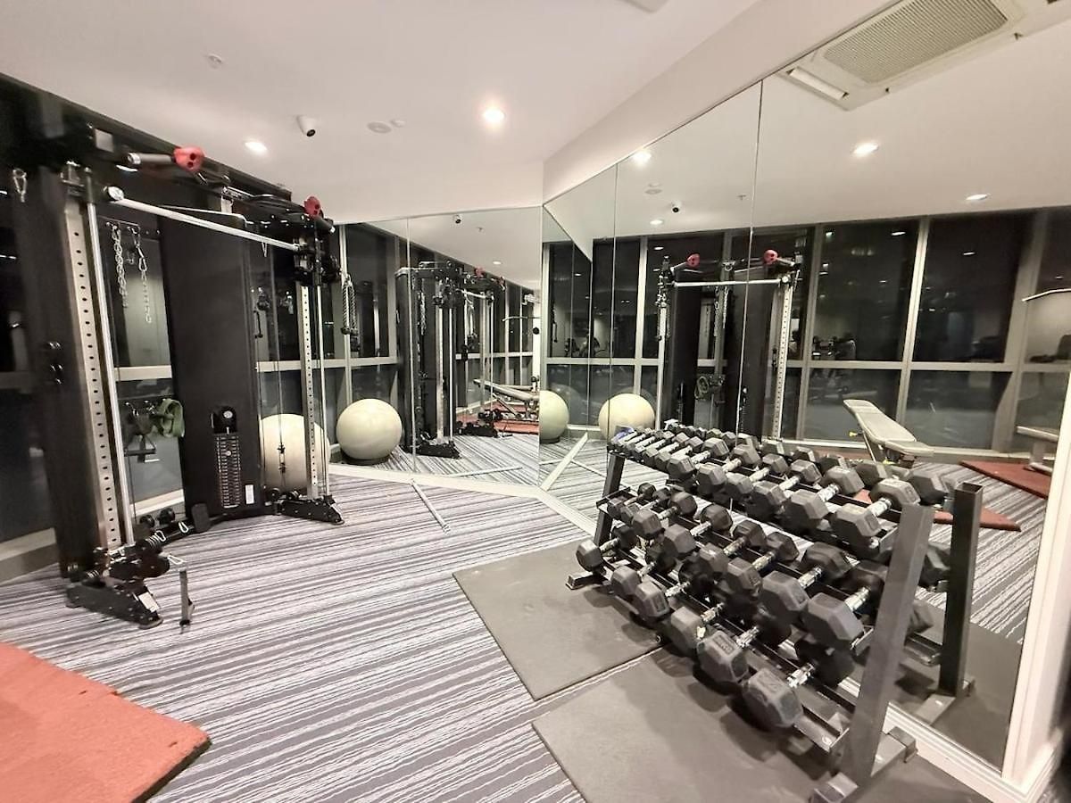 Ryeva With Free Parking, Pool, Sauna, Gym & River Views Apartment *