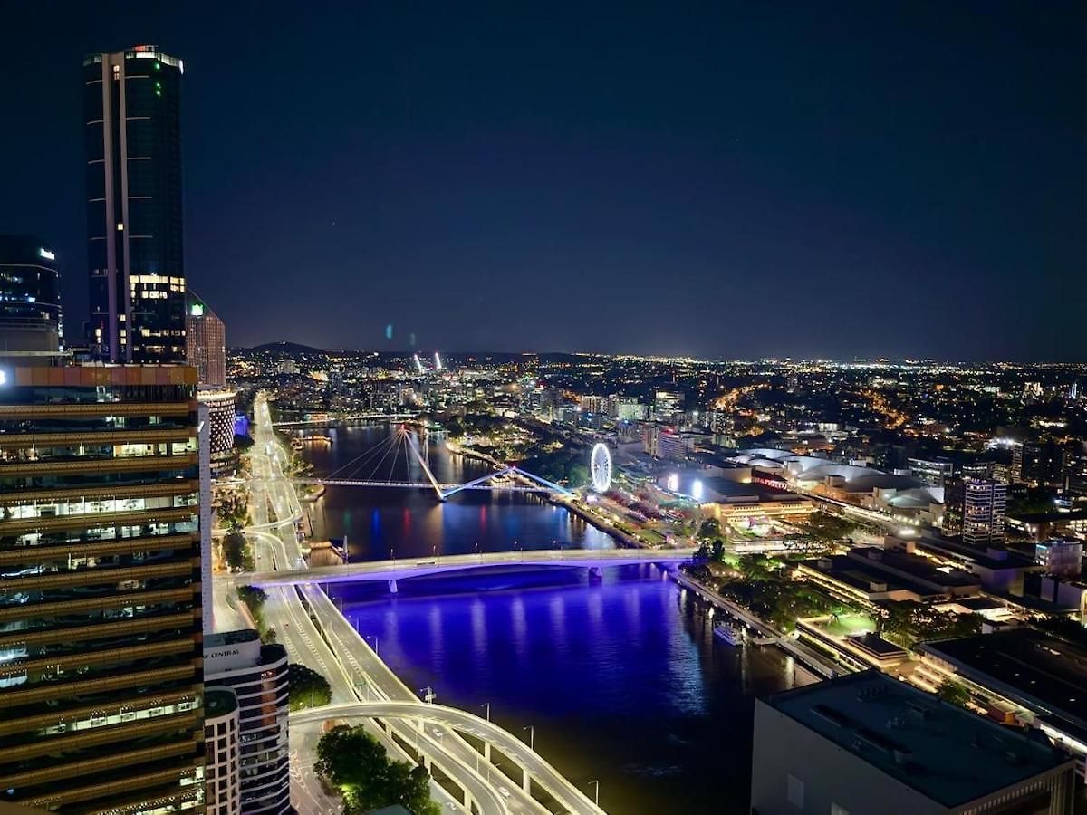 Ryeva With Free Parking, Pool, Sauna, Gym & River Views * Brisbane