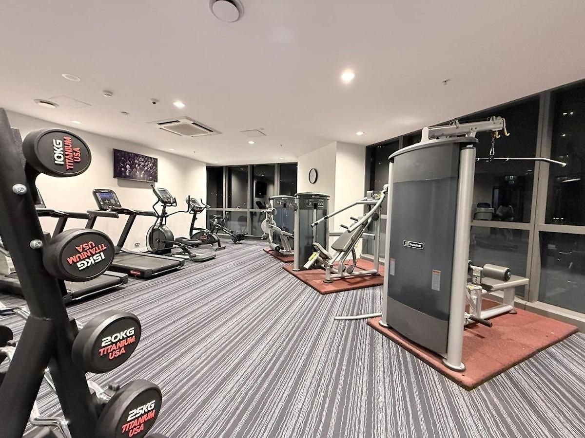 Ryeva With Free Parking, Pool, Sauna, Gym & River Views