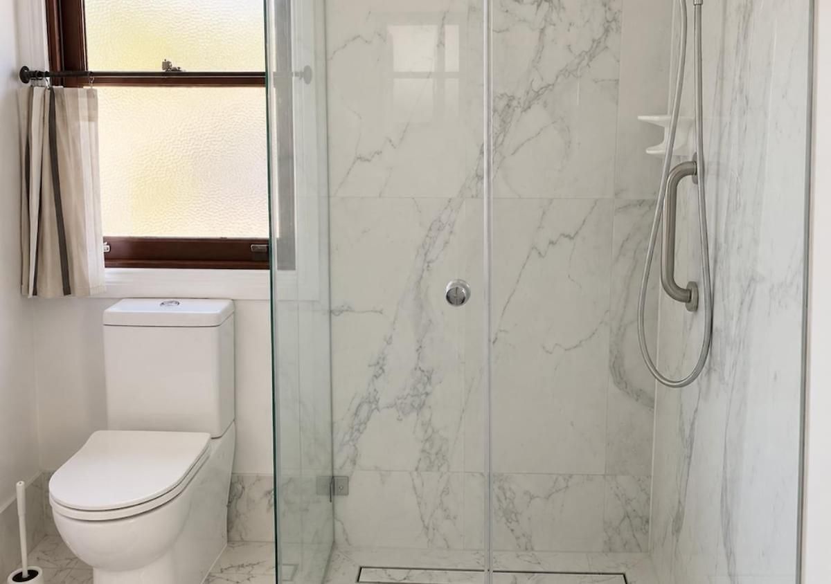6 Beds Stylish Home In Coorparoo, 10 Mins To Cbd