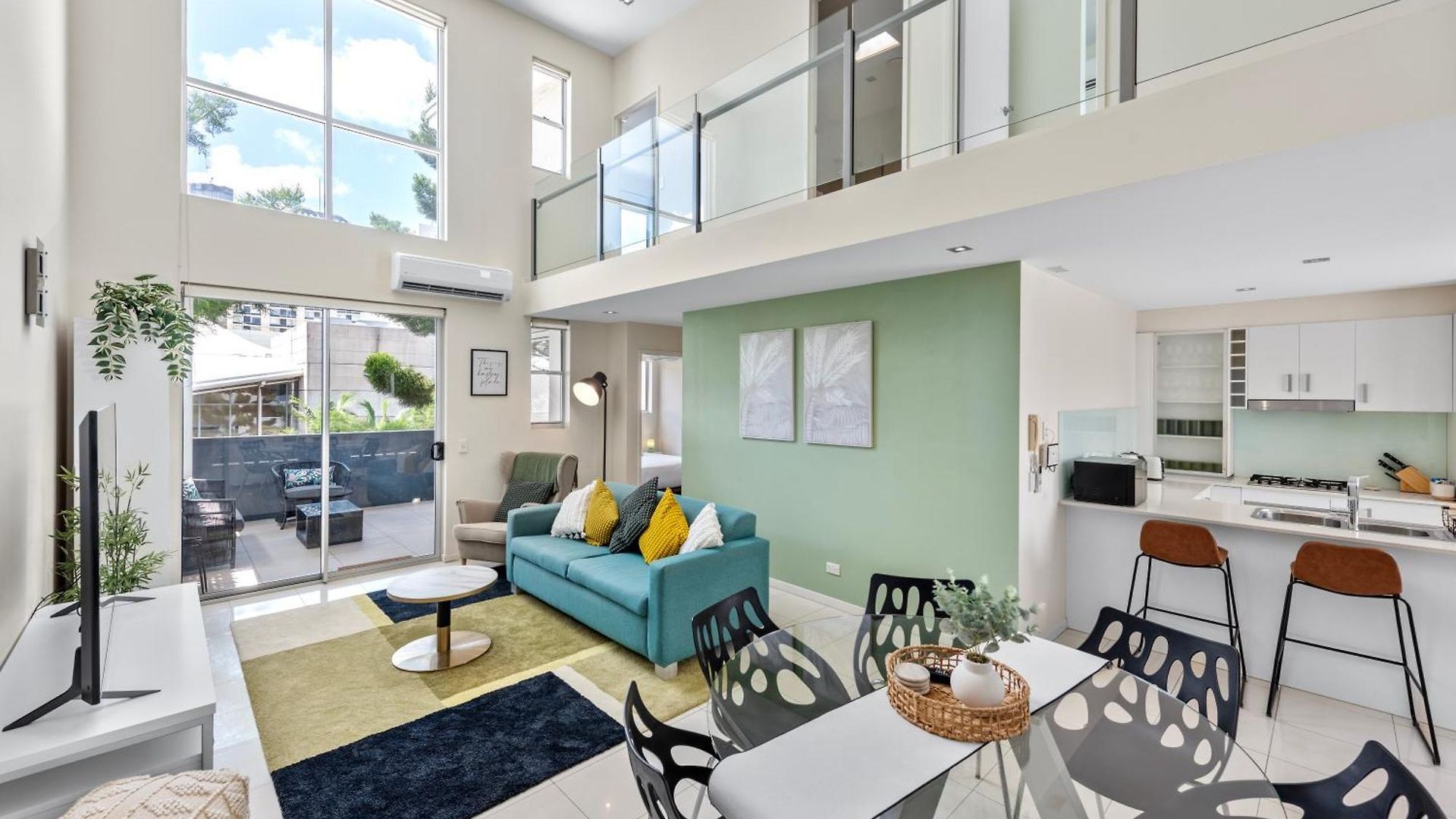 Two-level 3br With Rooftop Balcony & 2 Car Parks