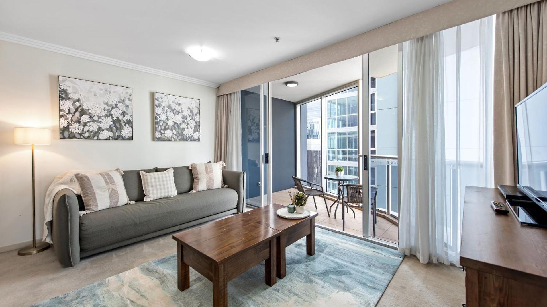 Apartment Stylish Cbd With Pool, Sauna, Gym & Bathtub