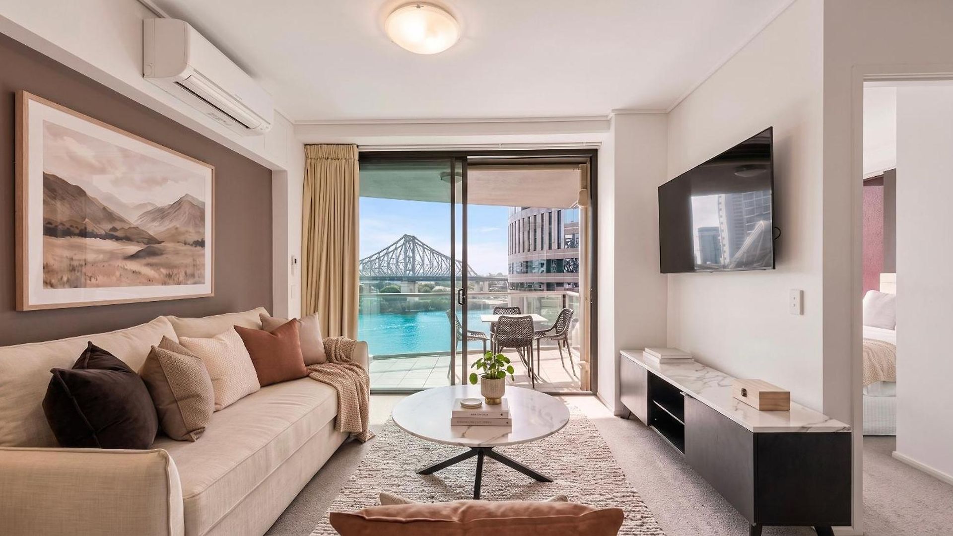 Full Water View - Sleeps 7 - Parking - Pool & Sauna