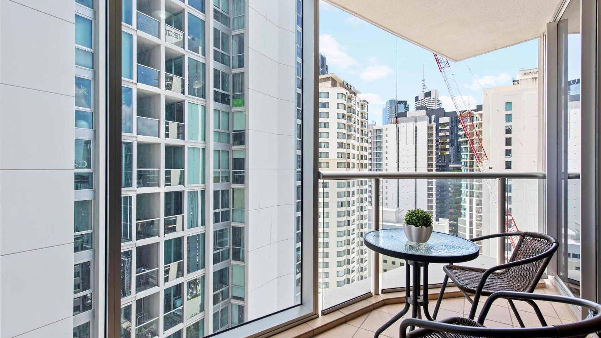 Stylish Cbd With Pool, Sauna, Gym & Bathtub