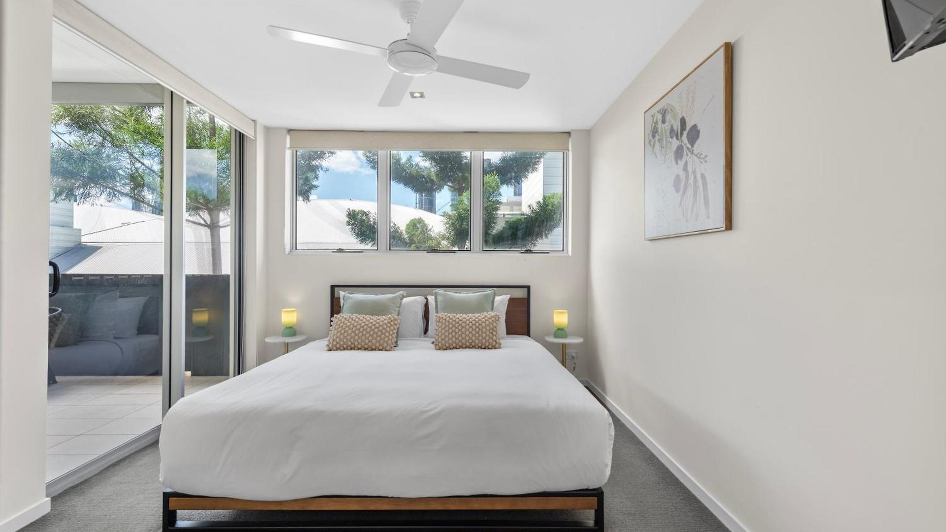 Apartment Two-level 3br With Rooftop Balcony & 2 Car Parks