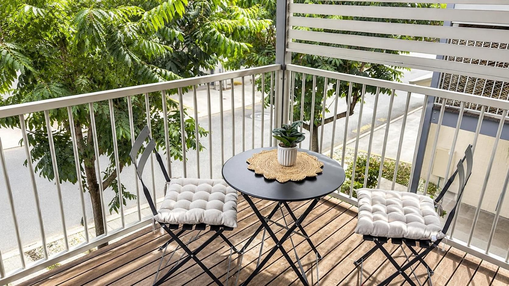 2-storey 3br Haven - Sleeps 8 - Free Parking & Gym Holiday home