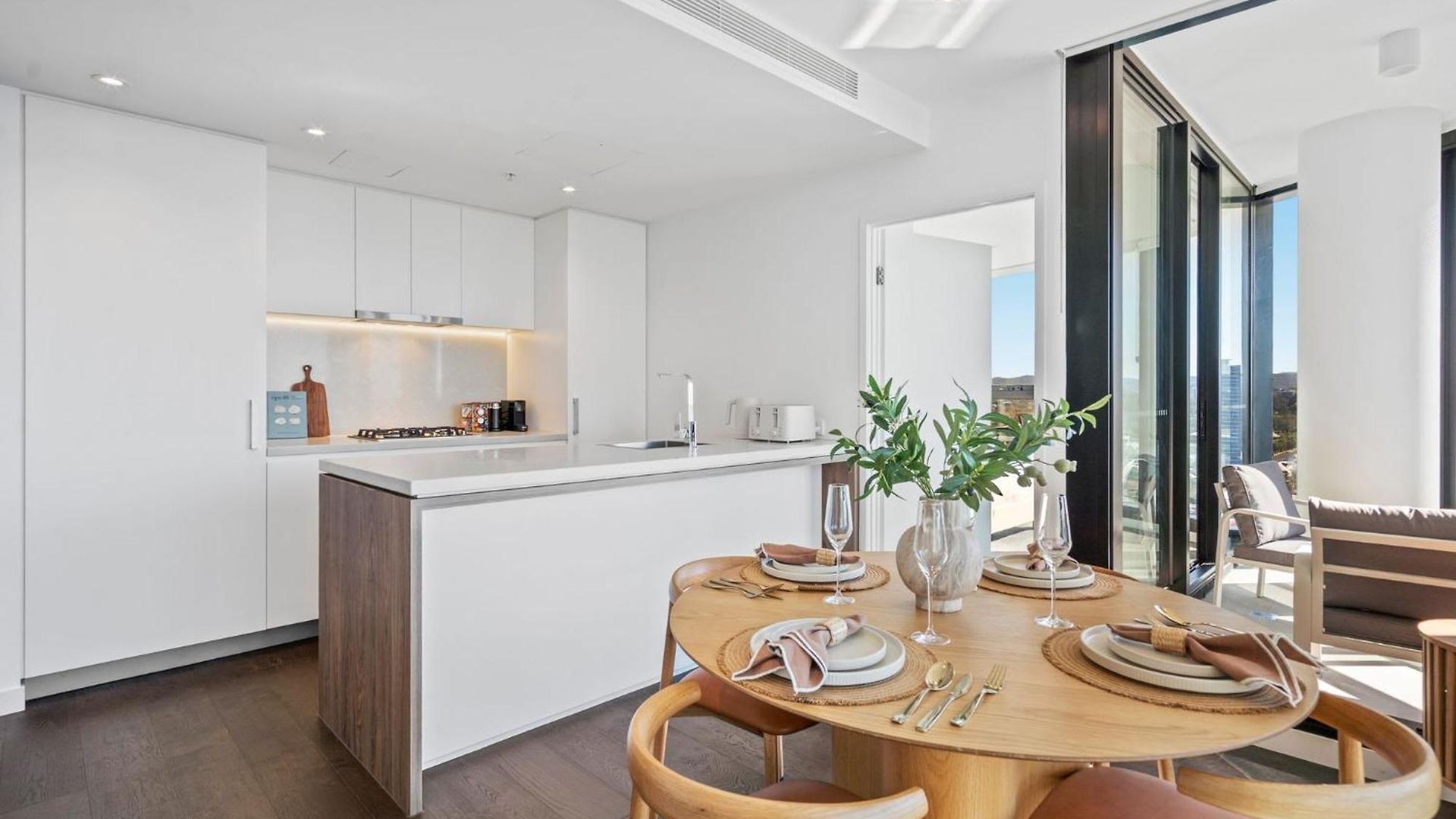 Rooftop Infinity Pool Heated Pool, Gym, Free Parking & Apartment Brisbane