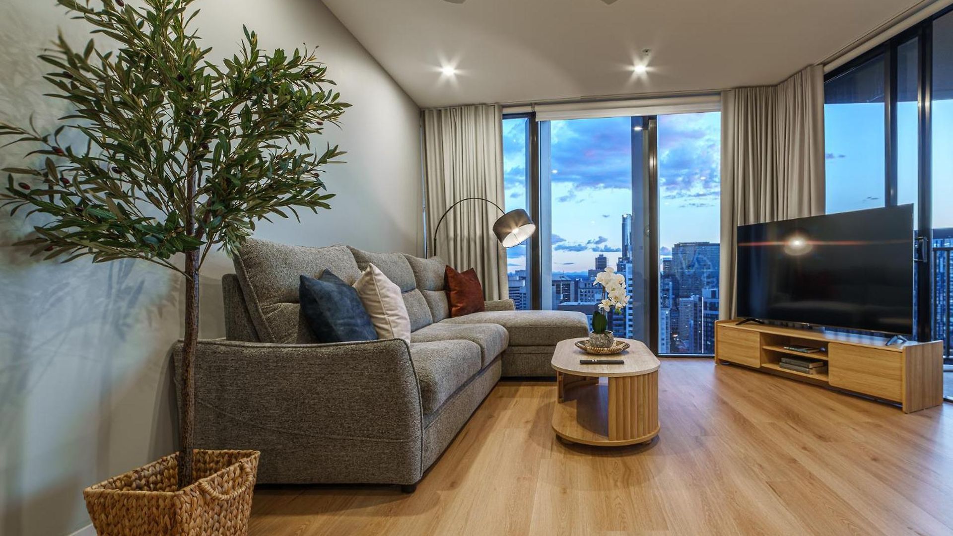 Lux 33th Floor 2br 2bath, Infinity Pool, Gym, Wifi Apartment