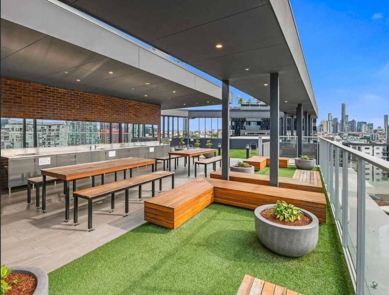 Apartment Stylish Designer With Rooftop, Balcony & Parking Brisbane