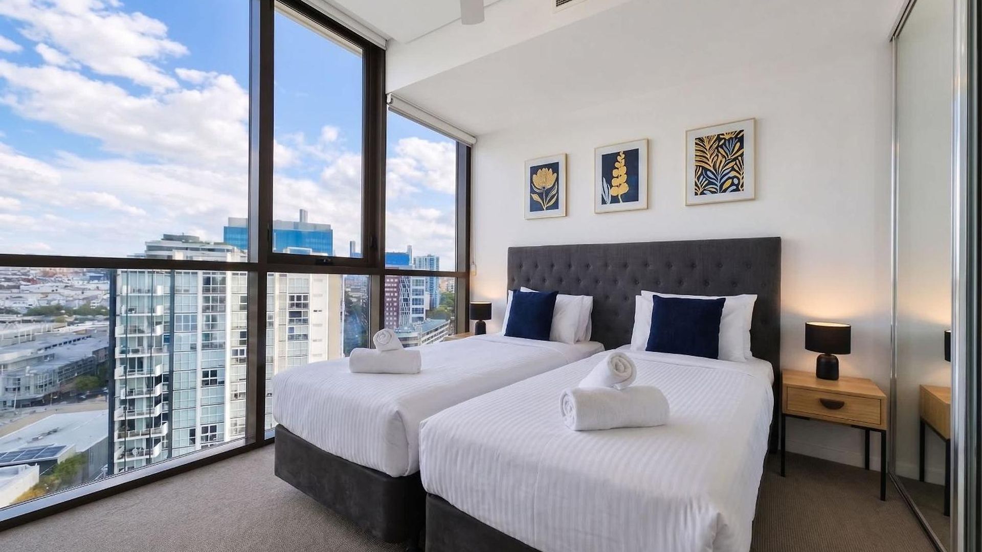 Apartment 2br Night Life -pool-parking-rooftop *