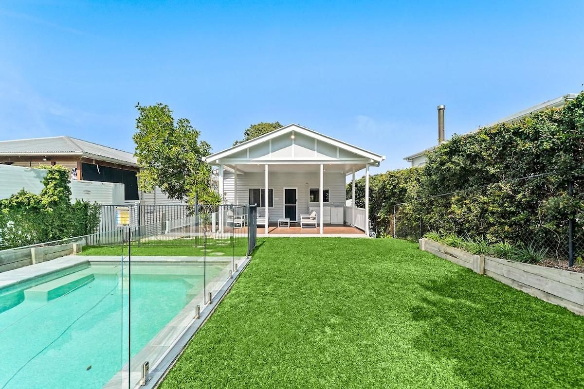 Restored Queenslander Cottage-private Pool&garden Holiday home Brisbane