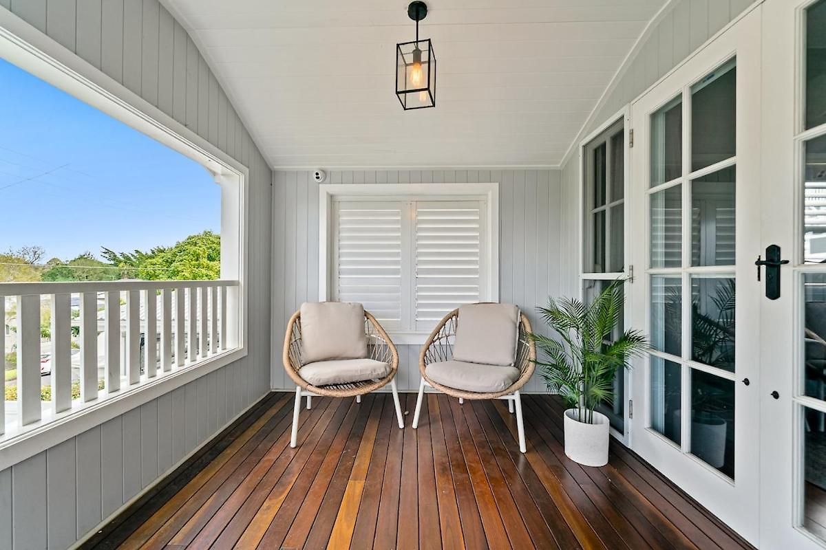 Holiday home Restored Queenslander Cottage-private Pool&garden