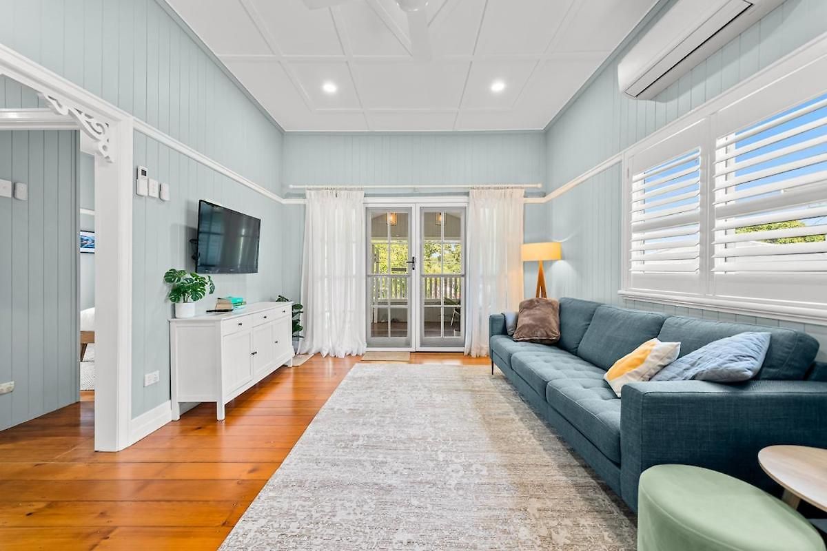 Holiday home Restored Queenslander Cottage-private Pool&garden *