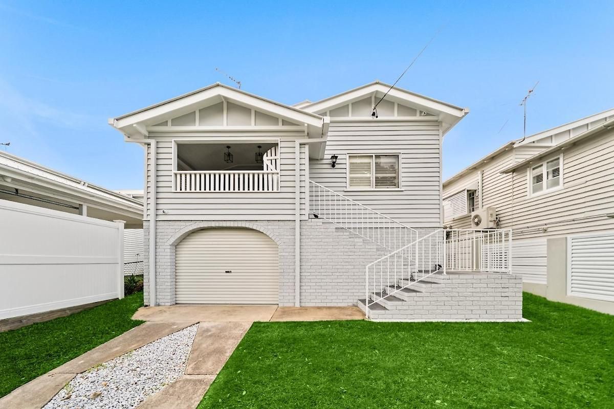 Restored Queenslander Cottage-private Pool&garden *