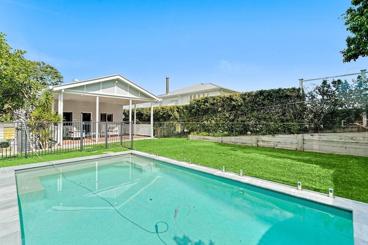 Restored Queenslander Cottage-private Pool&garden Brisbane