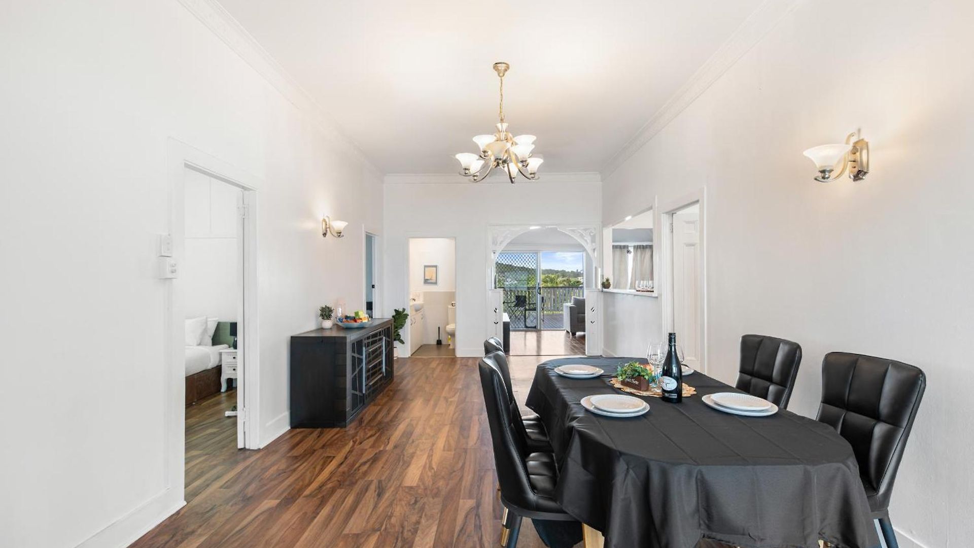 Elegant 4-bedroom Upper-level In Camp Hill
