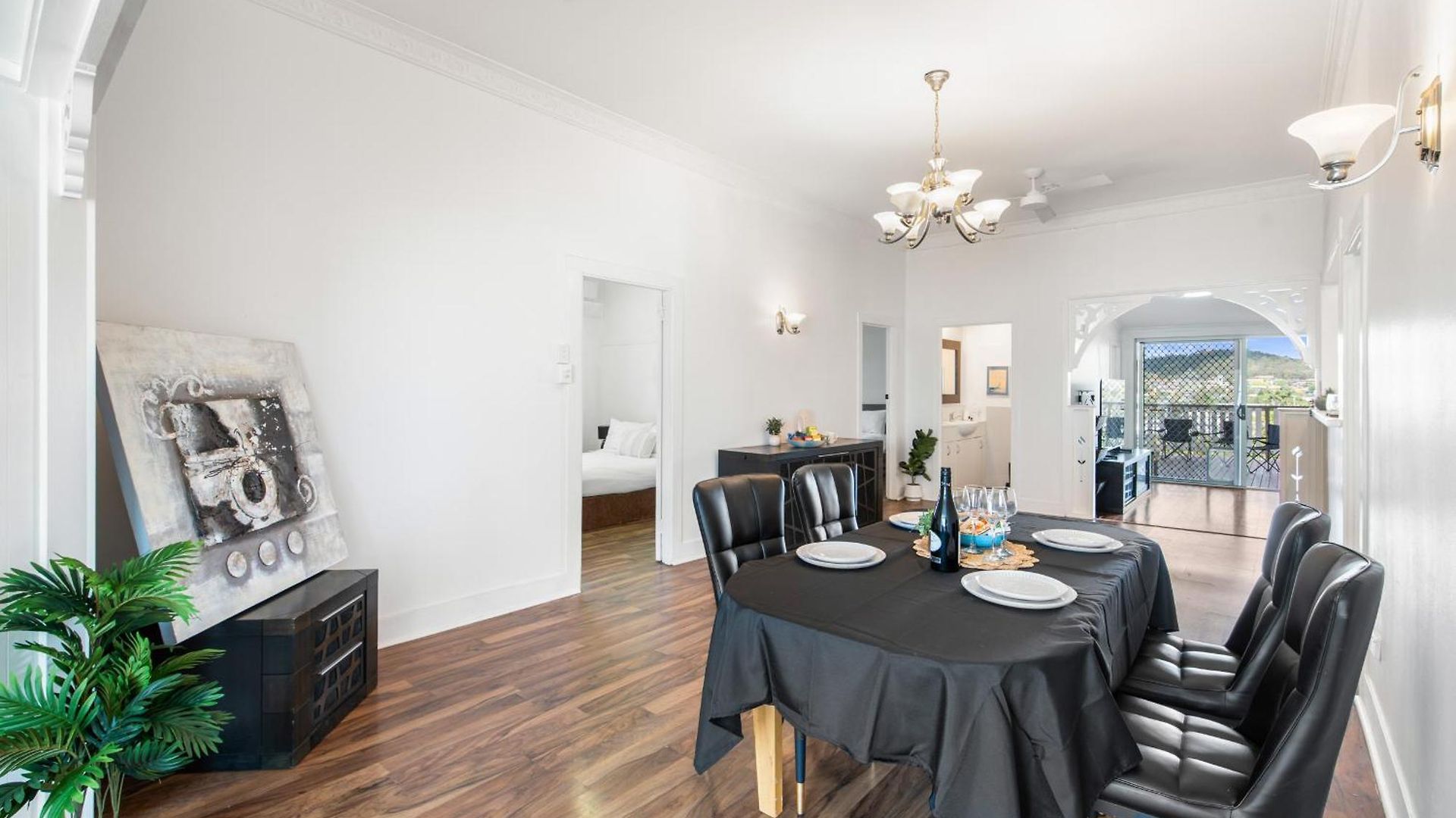 Elegant 4-bedroom Upper-level In Camp Hill *