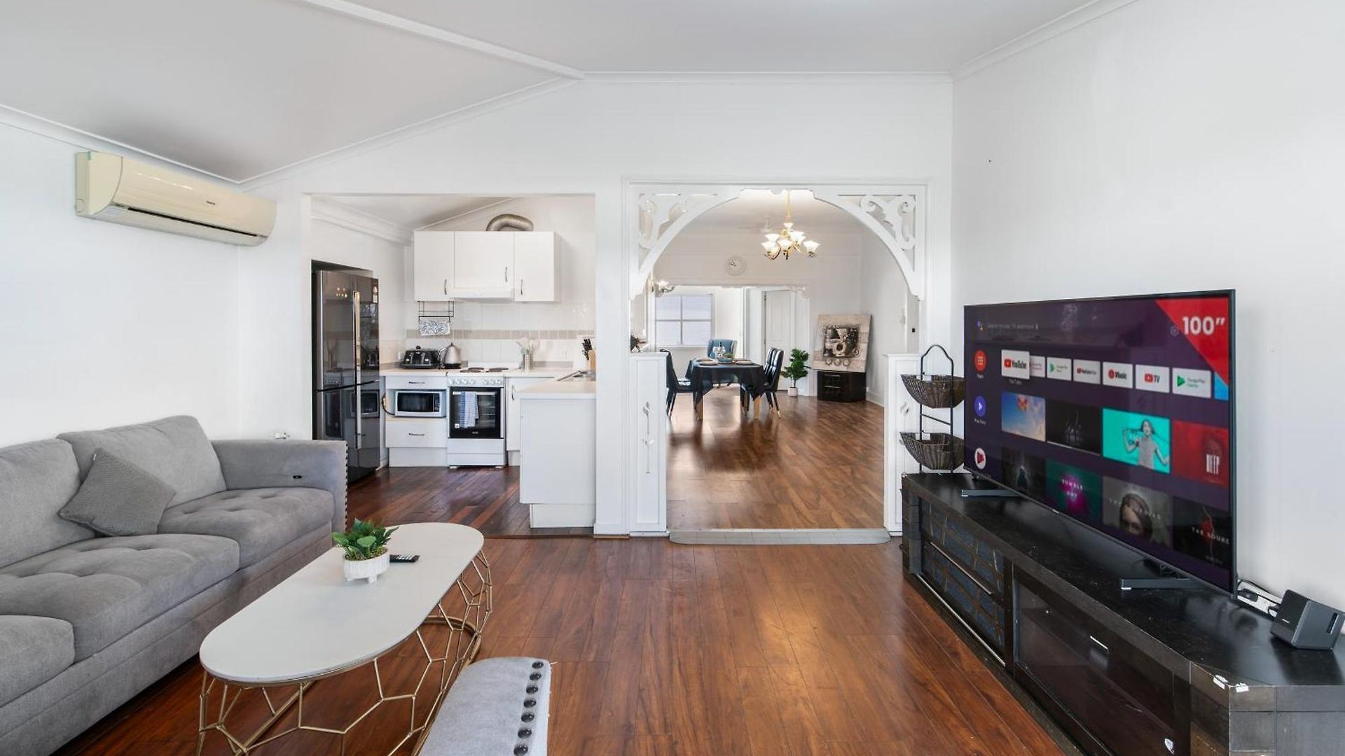 Holiday home Elegant 4-bedroom Upper-level In Camp Hill *